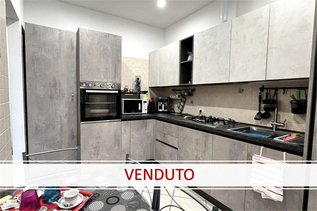 APPARTAMENTO QUADRILOCALE RISTRUTTURATO, PARZIALMENTE ARREDATO CON BOX DOPPIO