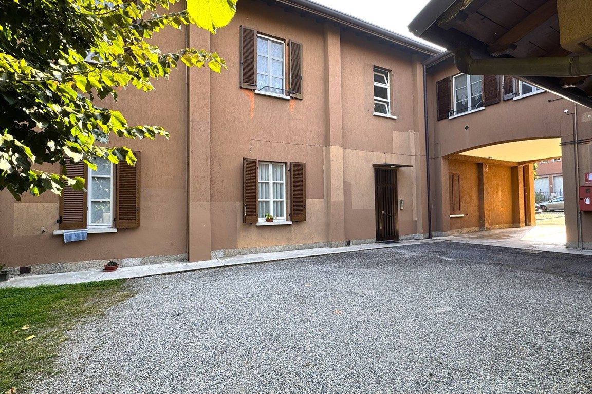 AMPIO TRILOCALE CON BOX SINGOLO